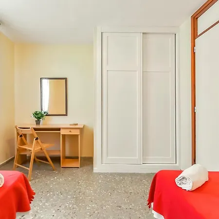 Апартаменти Two Bedroom Apartment, Near Playa De Americas, Wifi, Pool